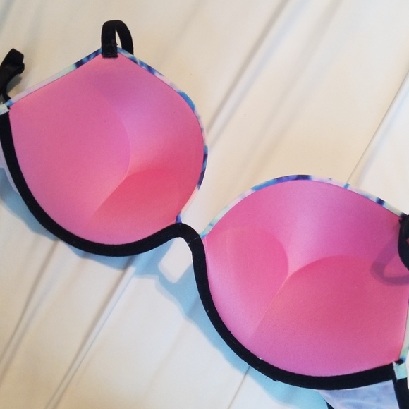 Pink bra - Picture 3 of 4